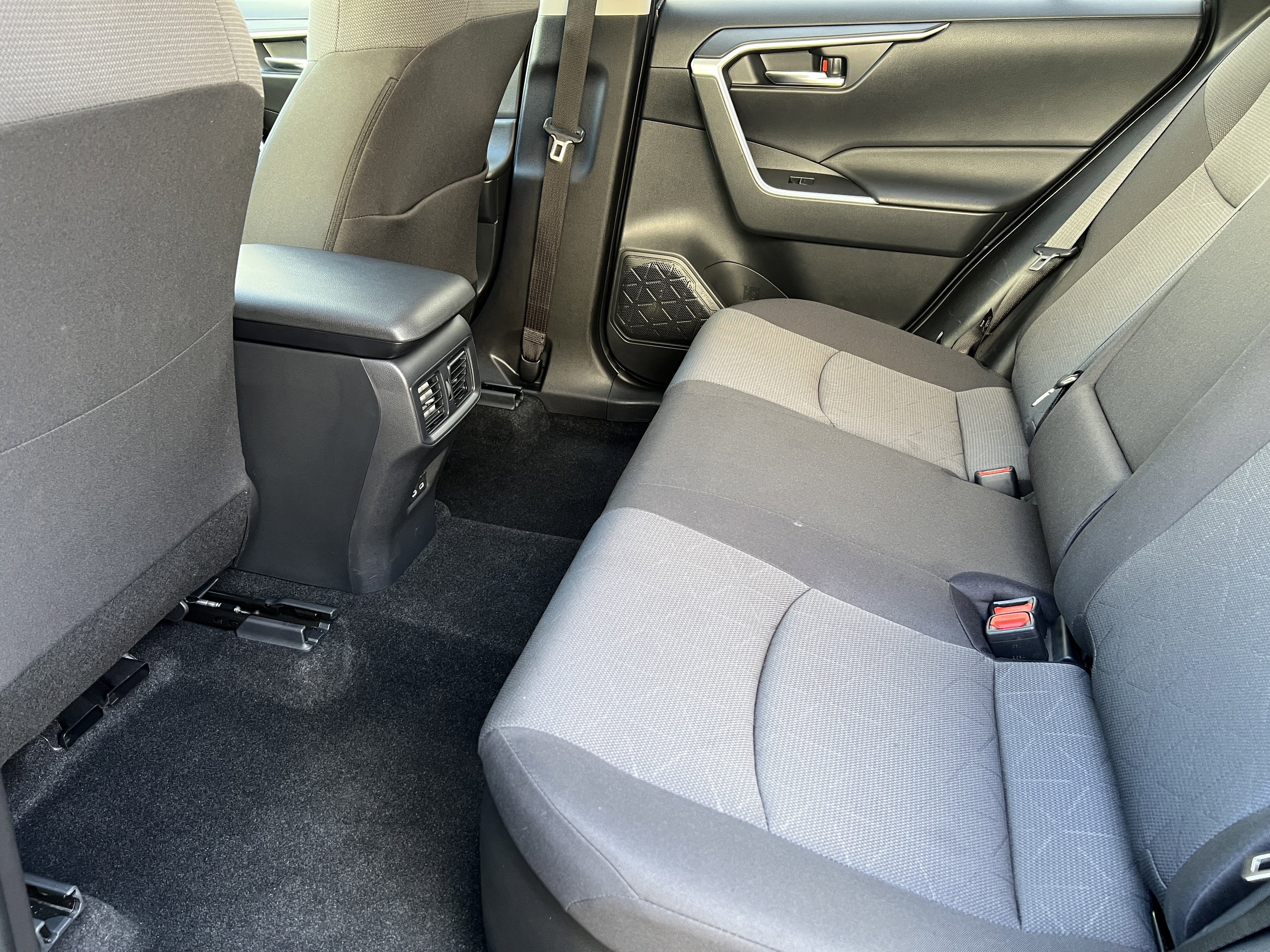Used 2025 Toyota RAV4 XLE AWD/4WD image 15