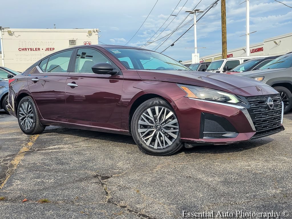 Used 2024 Nissan Altima 2.5 SV