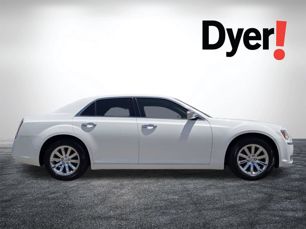 Used 2014 Chrysler 300 C RWD image 5