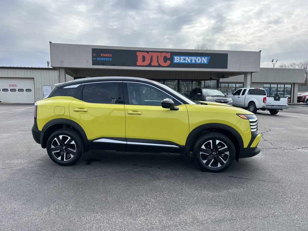 Used 2025 Nissan Kicks SR image 3