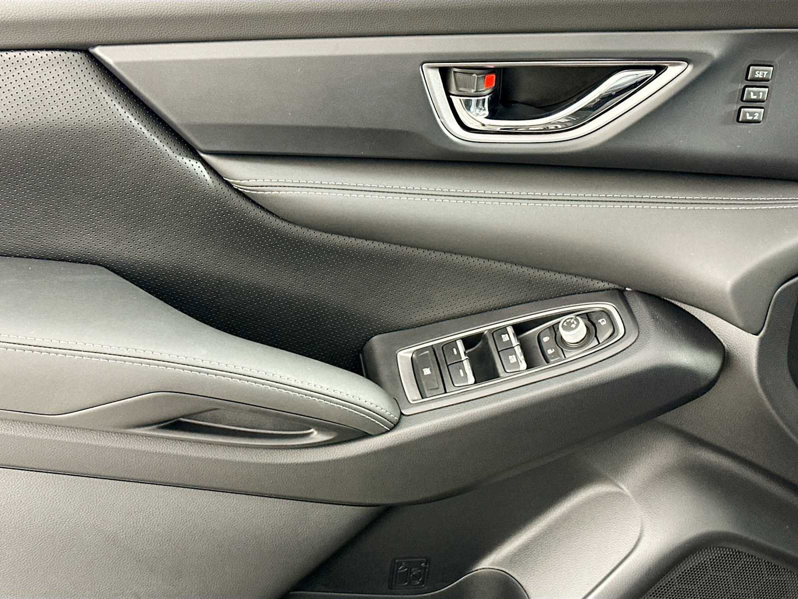 New 2025 Subaru Ascent Limited image 17