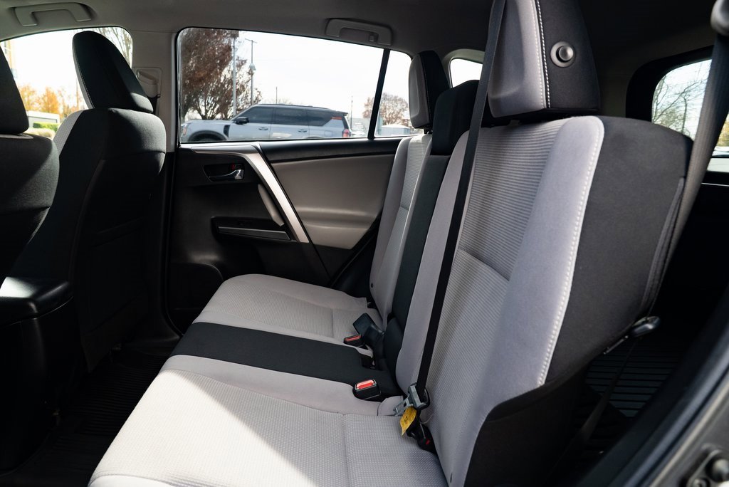 Used 2018 Toyota RAV4 XLE image 20