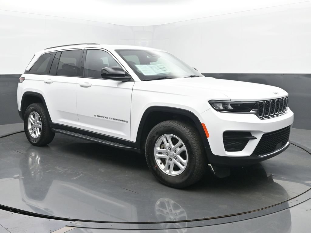 Used 2024 Jeep Grand Cherokee Laredo image 7