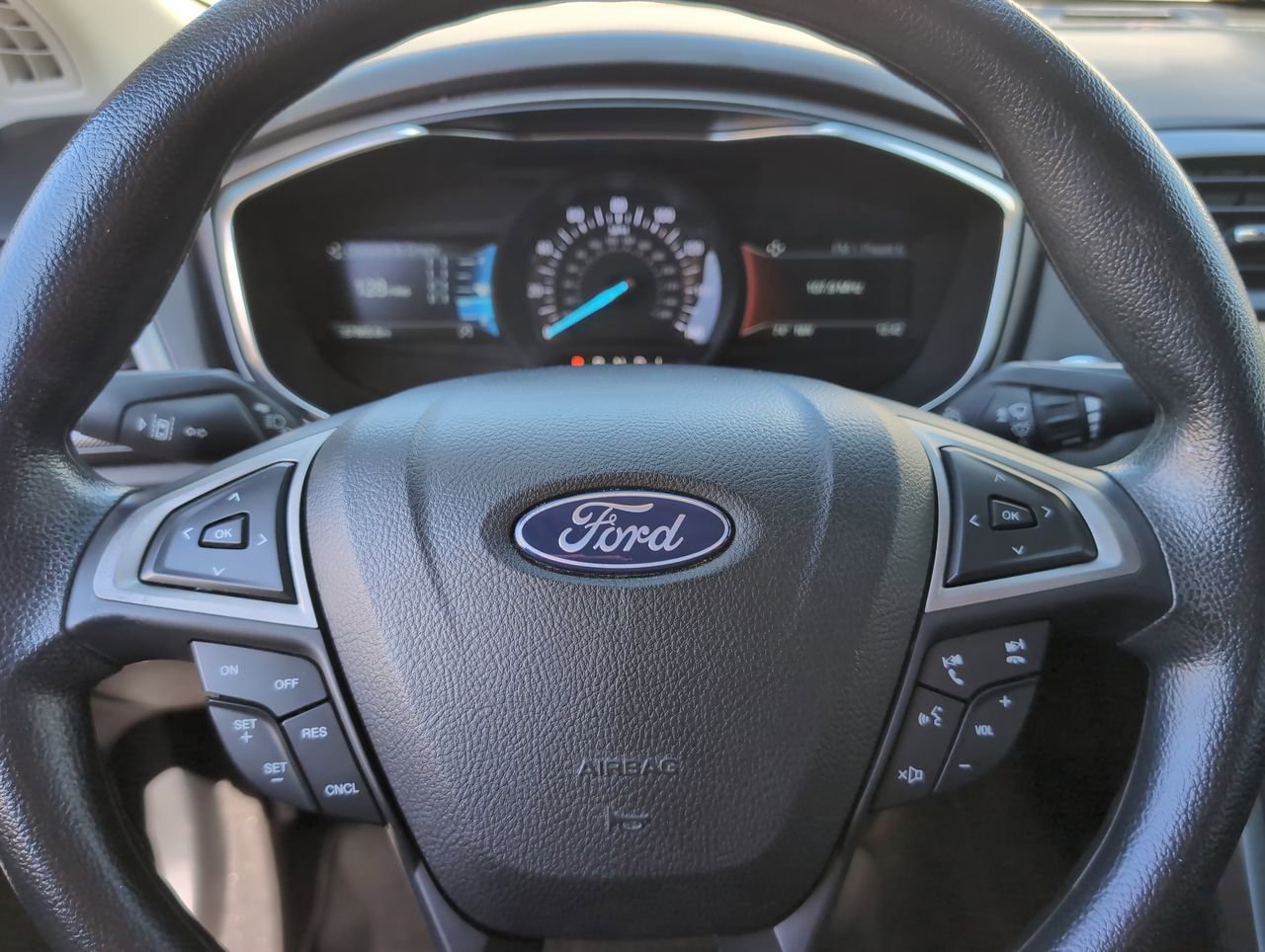 Used 2020 Ford Fusion SE FWD image 17