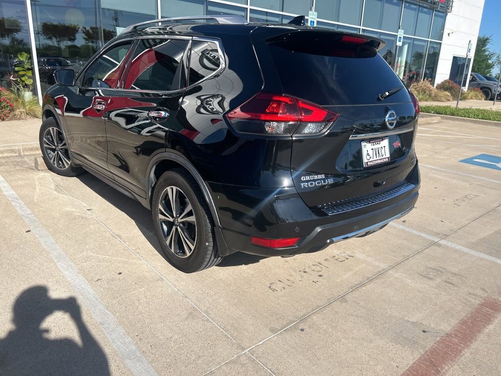 Used 2020 Nissan Rogue SV w/ Premium Package image 2