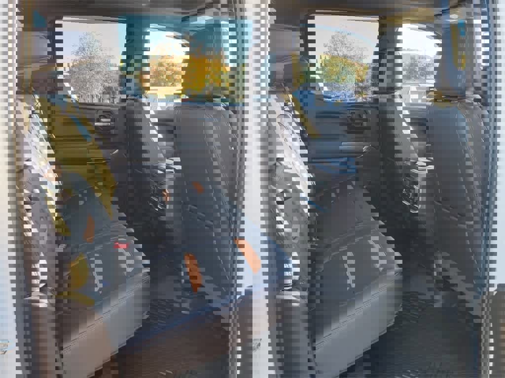 Used 2020 GMC Sierra 1500 AT4 w/ Technology Package image 14