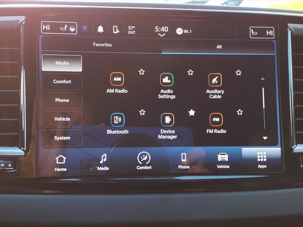 Used 2023 Chrysler Pacifica Touring-L image 18