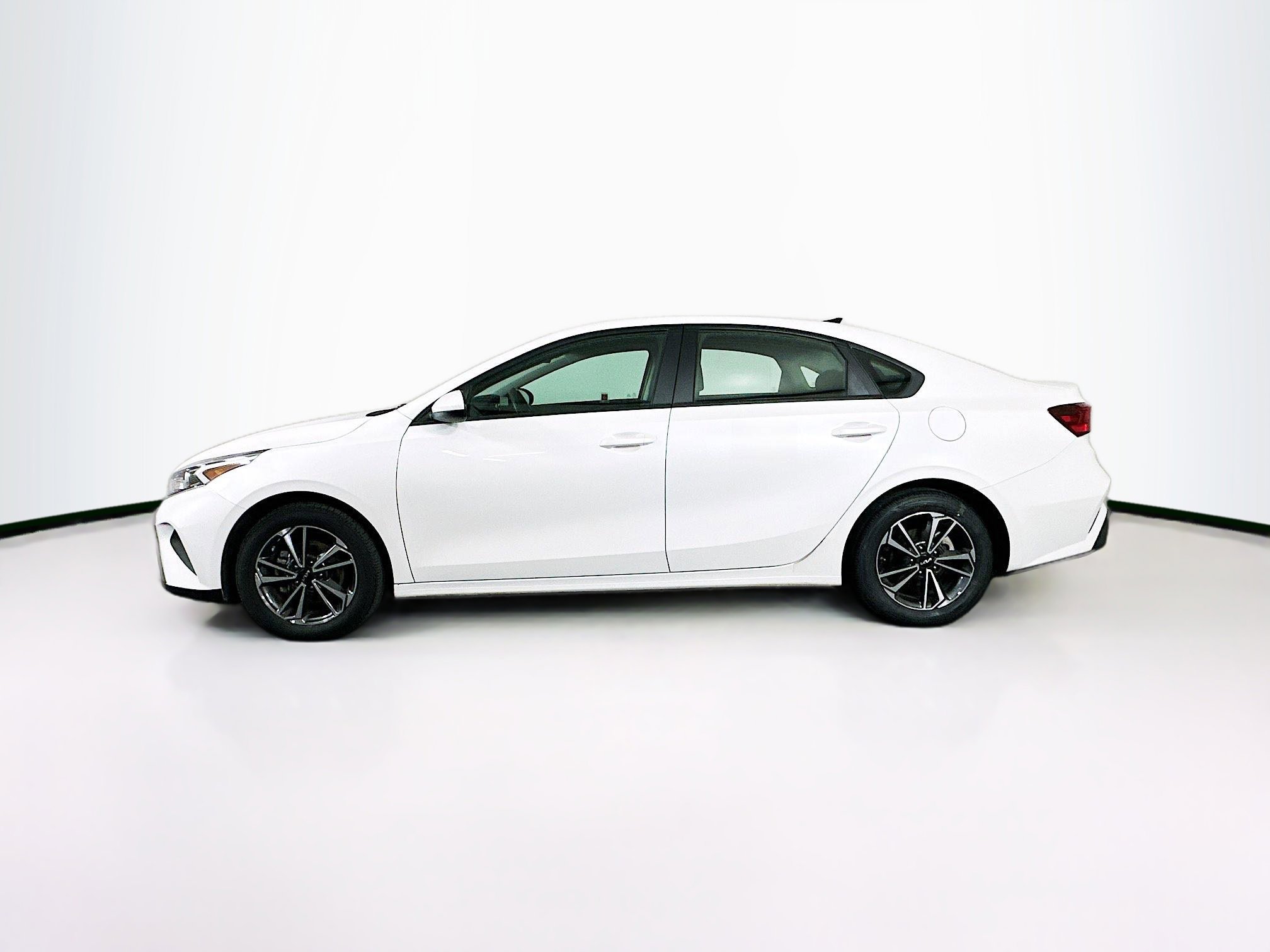 Used 2024 Kia Forte LXS image 4