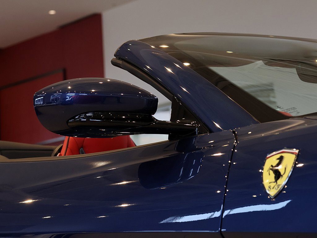 Certified 2022 Ferrari Portofino M image 13