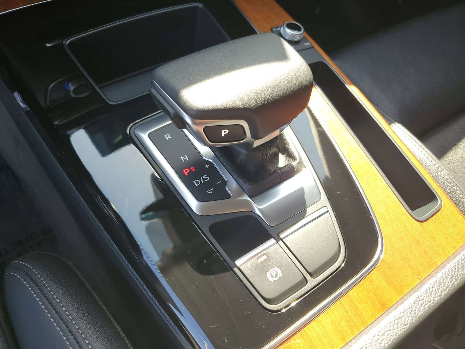 Used 2024 Audi Q5 e Premium w/ Convenience Package AWD/4WD image 25