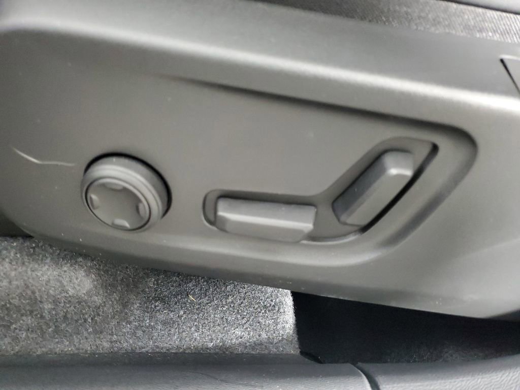Certified 2026 Volvo XC40 B5 Ultra w/ Climate Package image 23