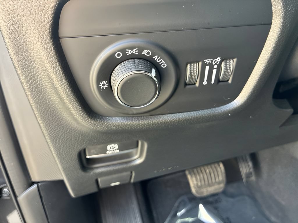 Used 2023 Jeep Grand Cherokee Altitude AWD/4WD image 19