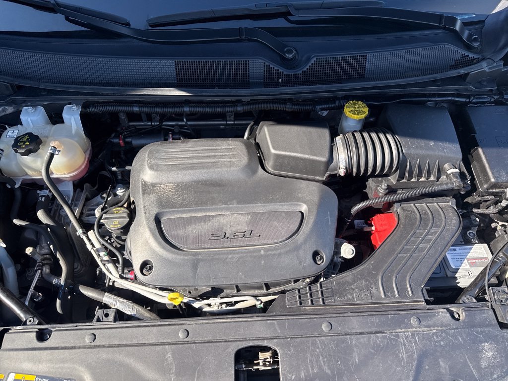 Used 2023 Chrysler Pacifica Touring-L FWD image 25