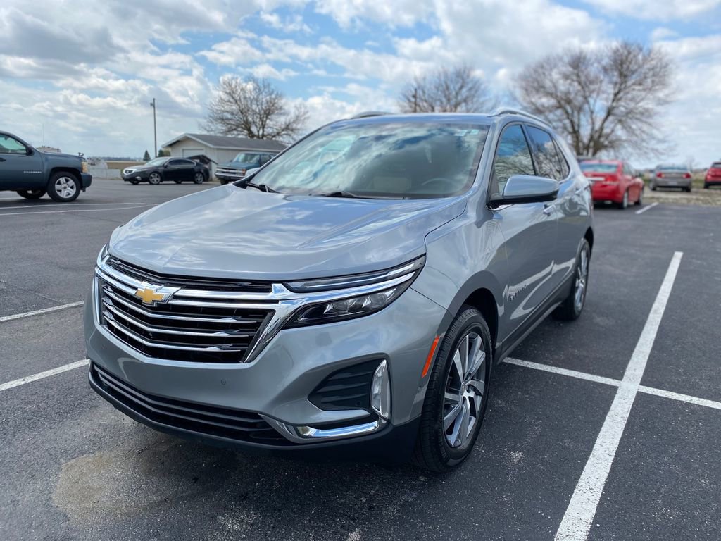 Used 2023 Chevrolet Equinox Premier image 3