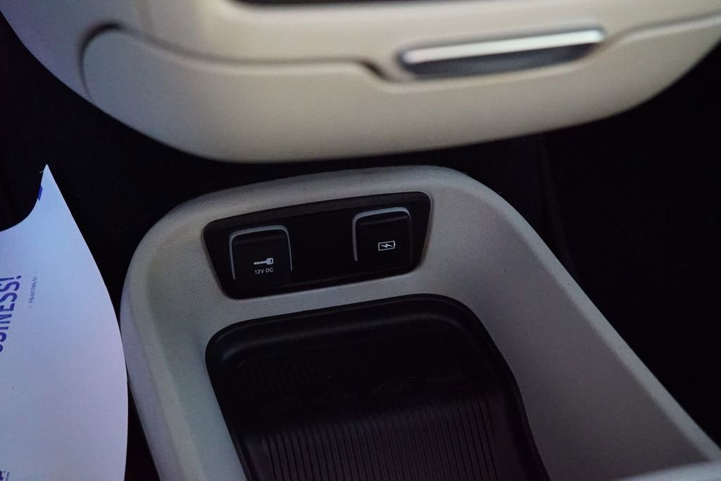 Used 2021 Chrysler Pacifica Touring-L FWD image 17