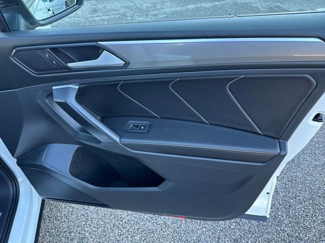 Certified 2022 Volkswagen Tiguan SE R-Line image 34