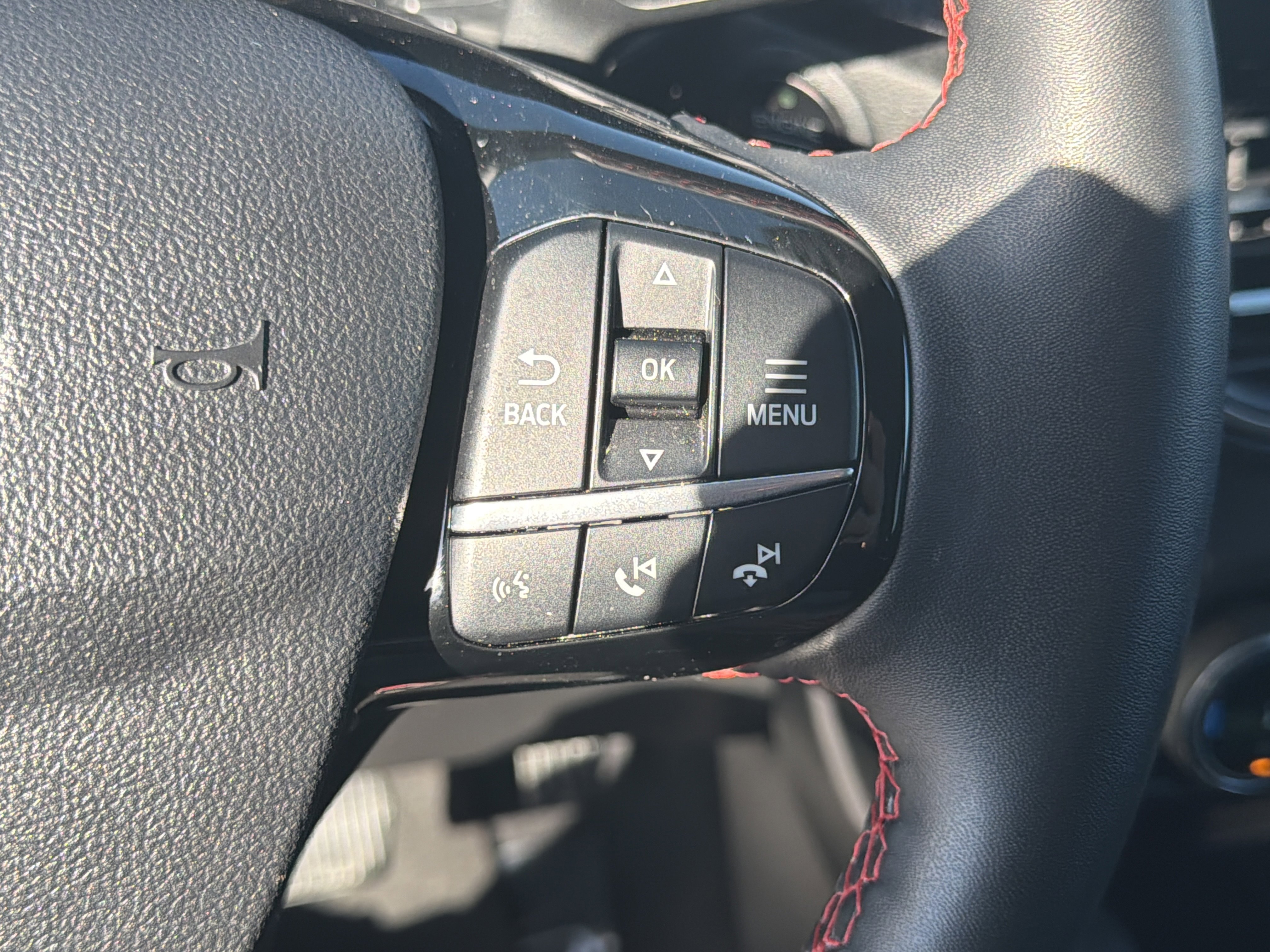 Used 2022 Ford Escape SEL w/ SEL Stealth AWD Package image 19