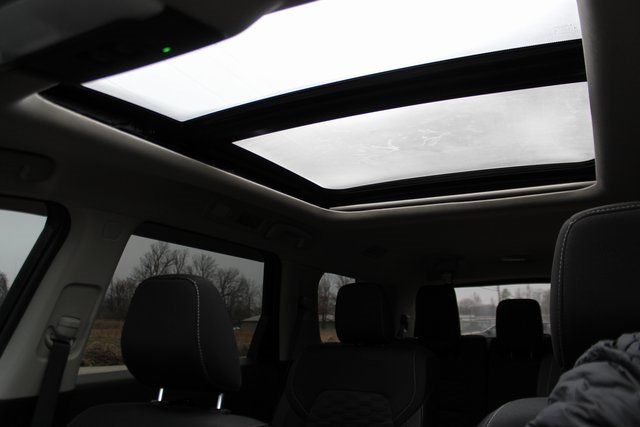 Used 2023 Nissan Pathfinder SV w/ SV Premium Package image 28