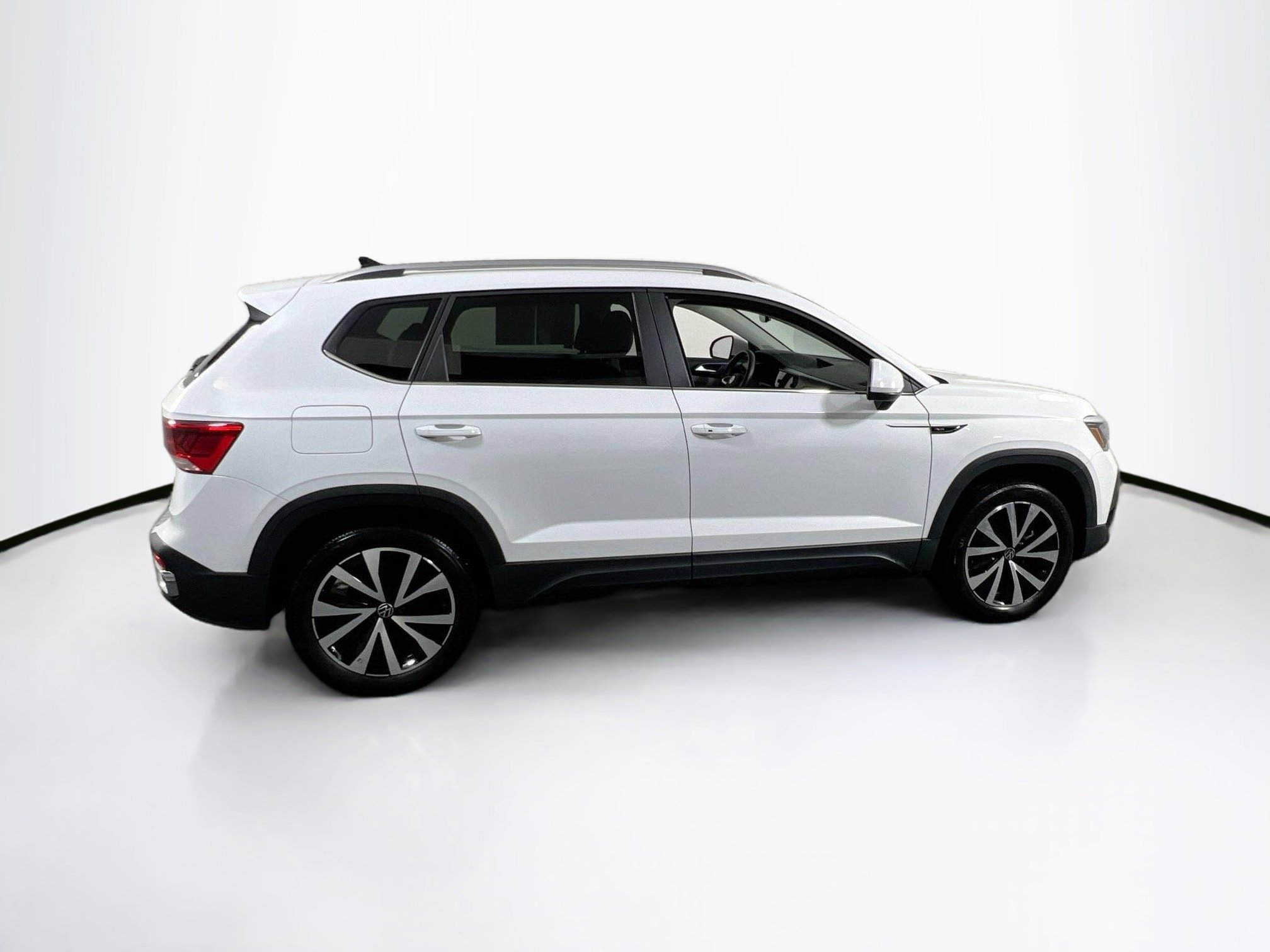 Used 2023 Volkswagen Taos SE AWD/4WD image 4