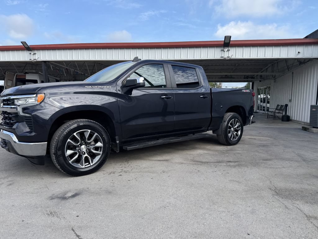 Used 2022 Chevrolet Silverado 1500 LT AWD/4WD image 7