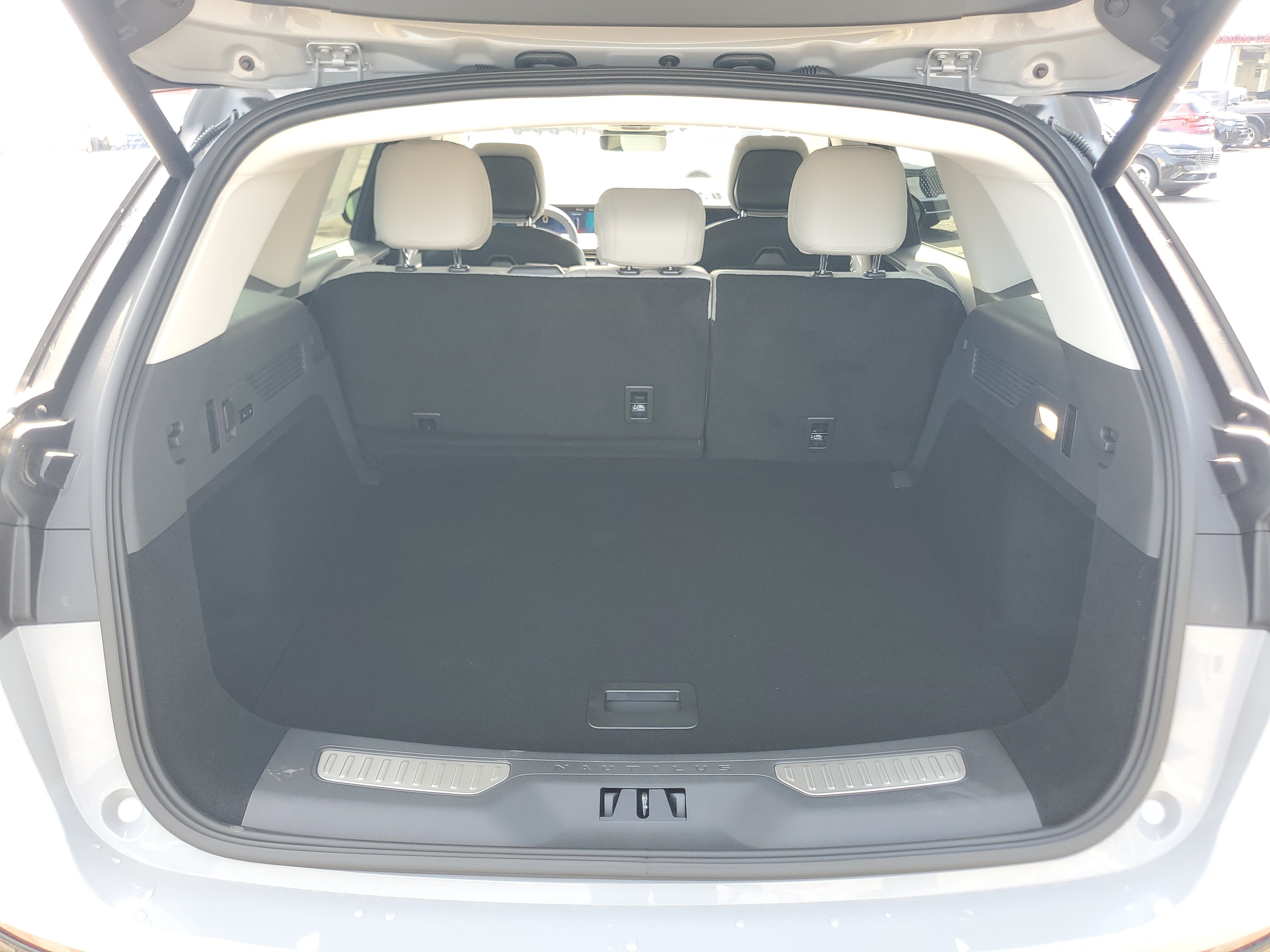 New 2026 Lincoln Nautilus Premier w/ Equipment Group 102A AWD/4WD image 33