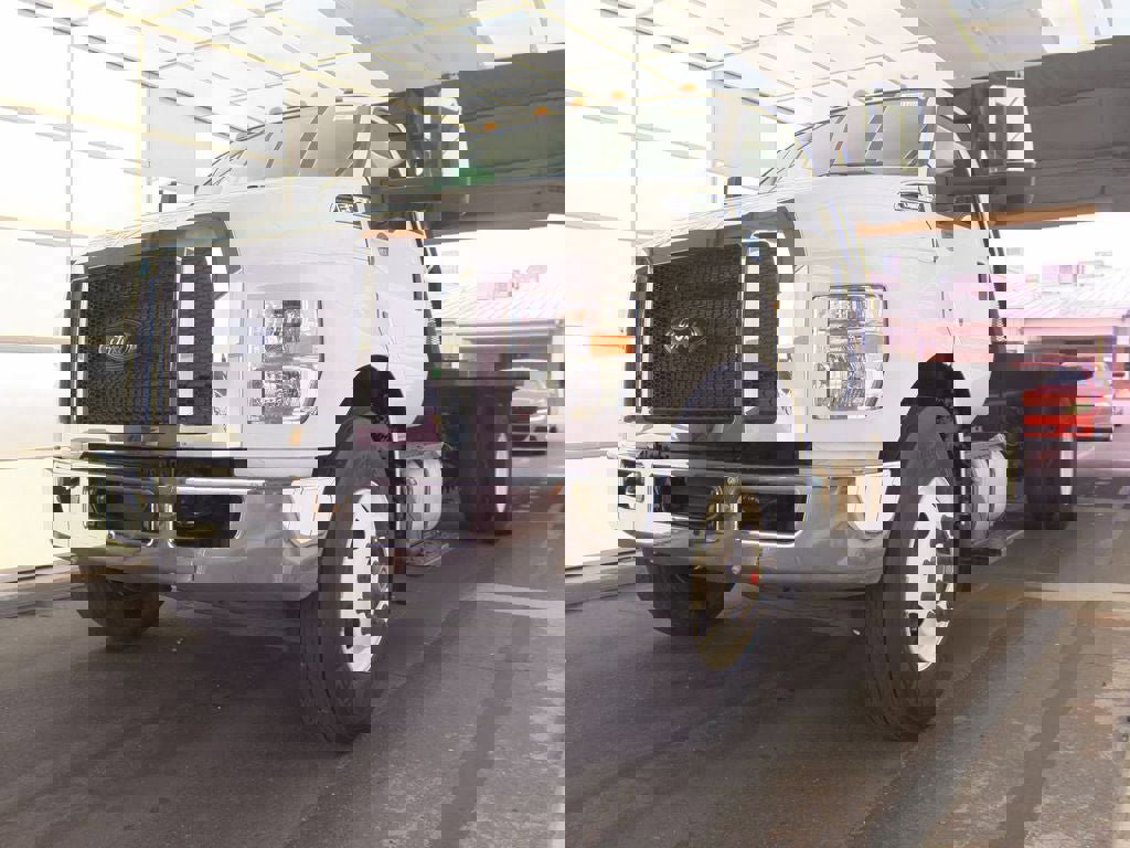 Used 2019 Ford F750 2WD Regular Cab Super Duty image 1