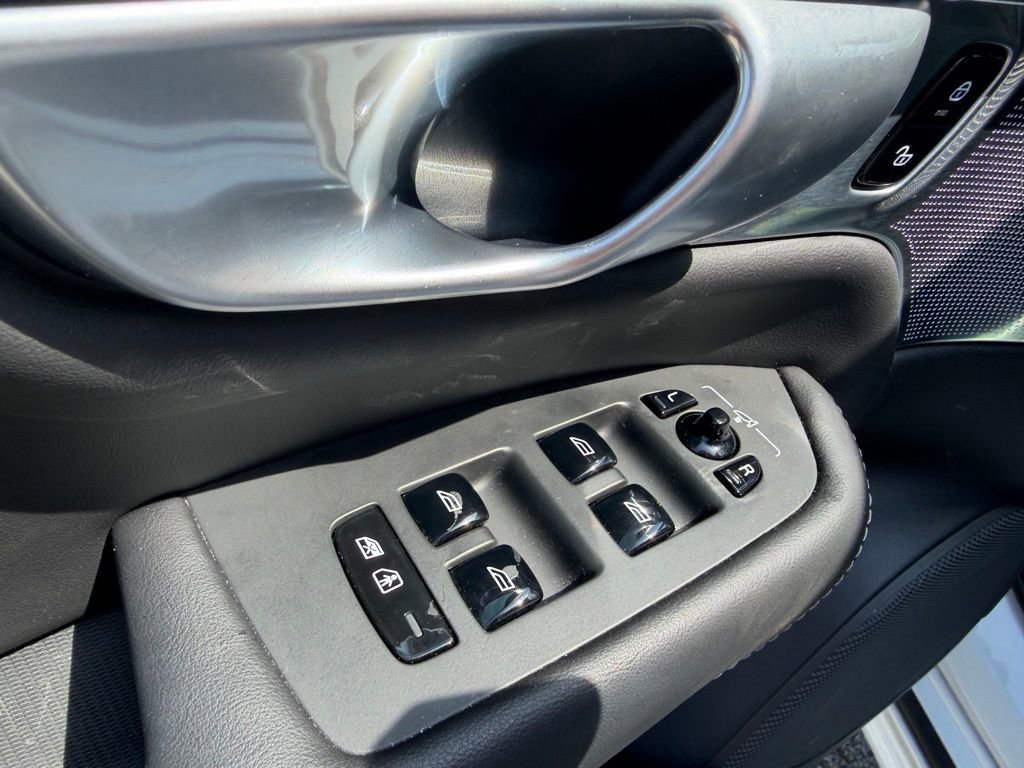 Used 2024 Volvo XC90 T8 Ultimate w/ Lounge Package image 13