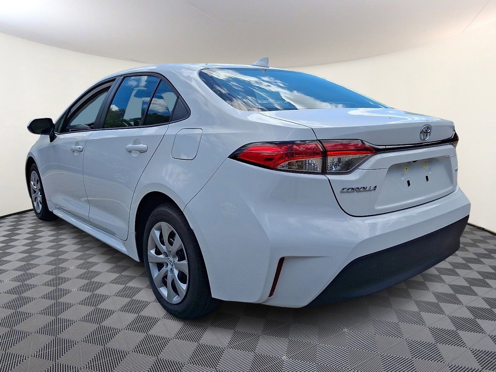 Certified 2026 Toyota Corolla LE FWD image 5