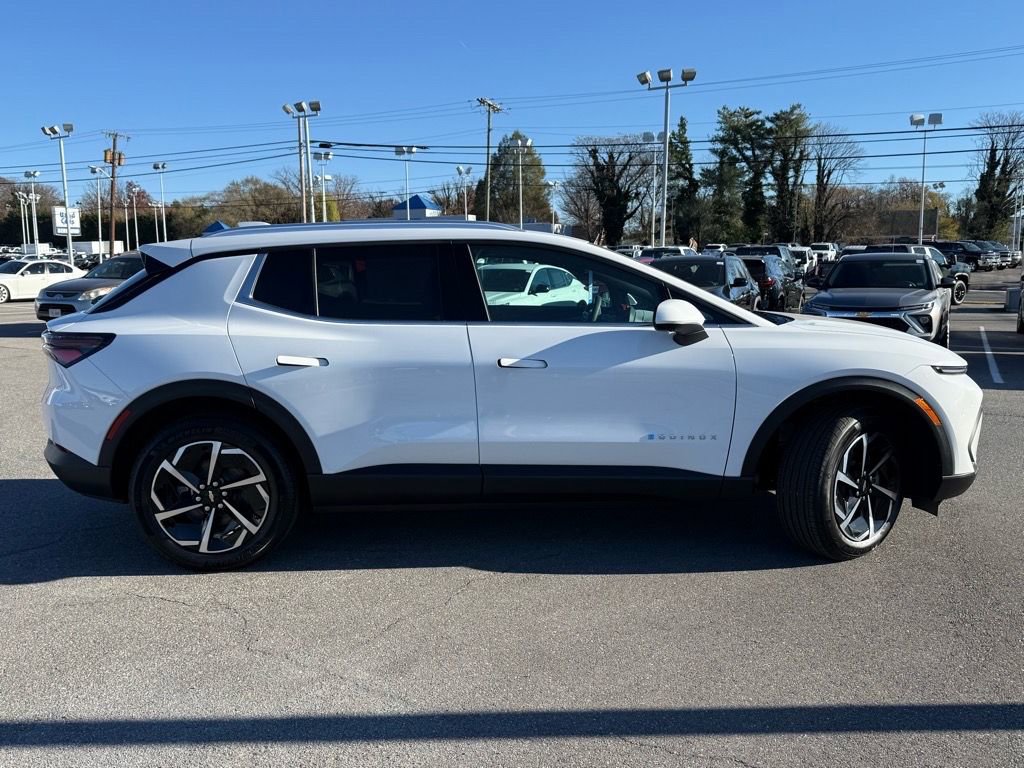 New 2026 Chevrolet Equinox EV LT image 3