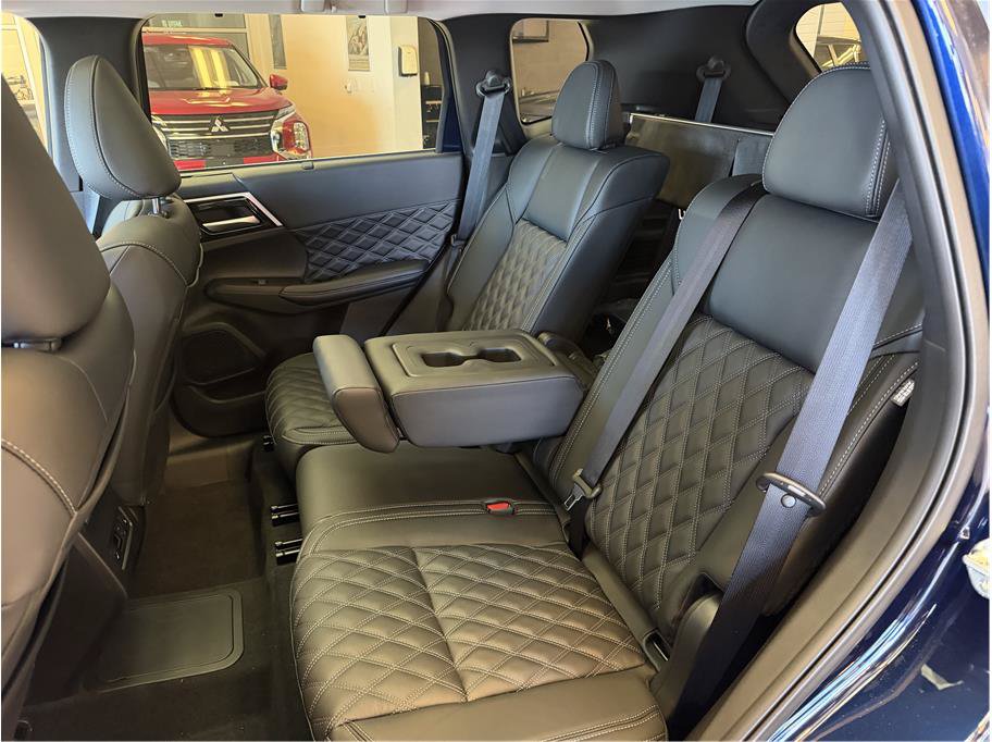 Used 2025 Mitsubishi Outlander 4WD Plug-In Hybrid image 25