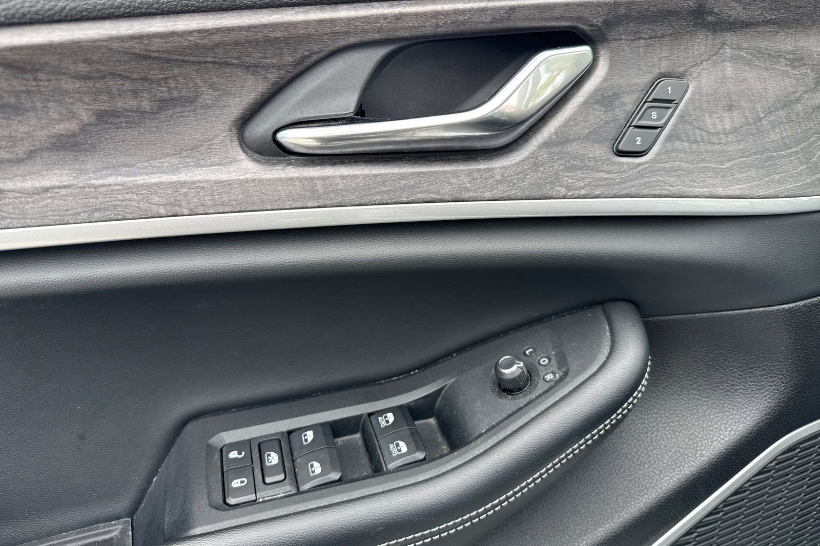 Used 2022 Jeep Grand Cherokee Limited image 12