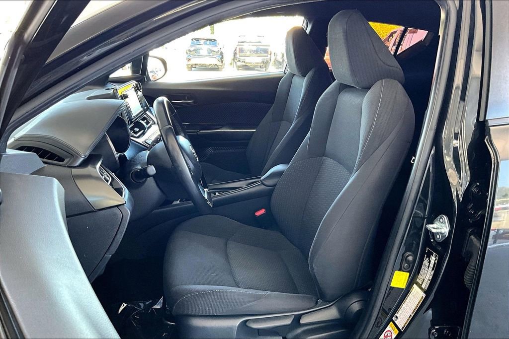 Used 2018 Toyota C-HR XLE FWD image 21