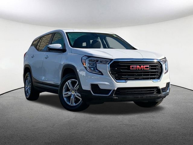 Used 2024 GMC Terrain SLE image 2
