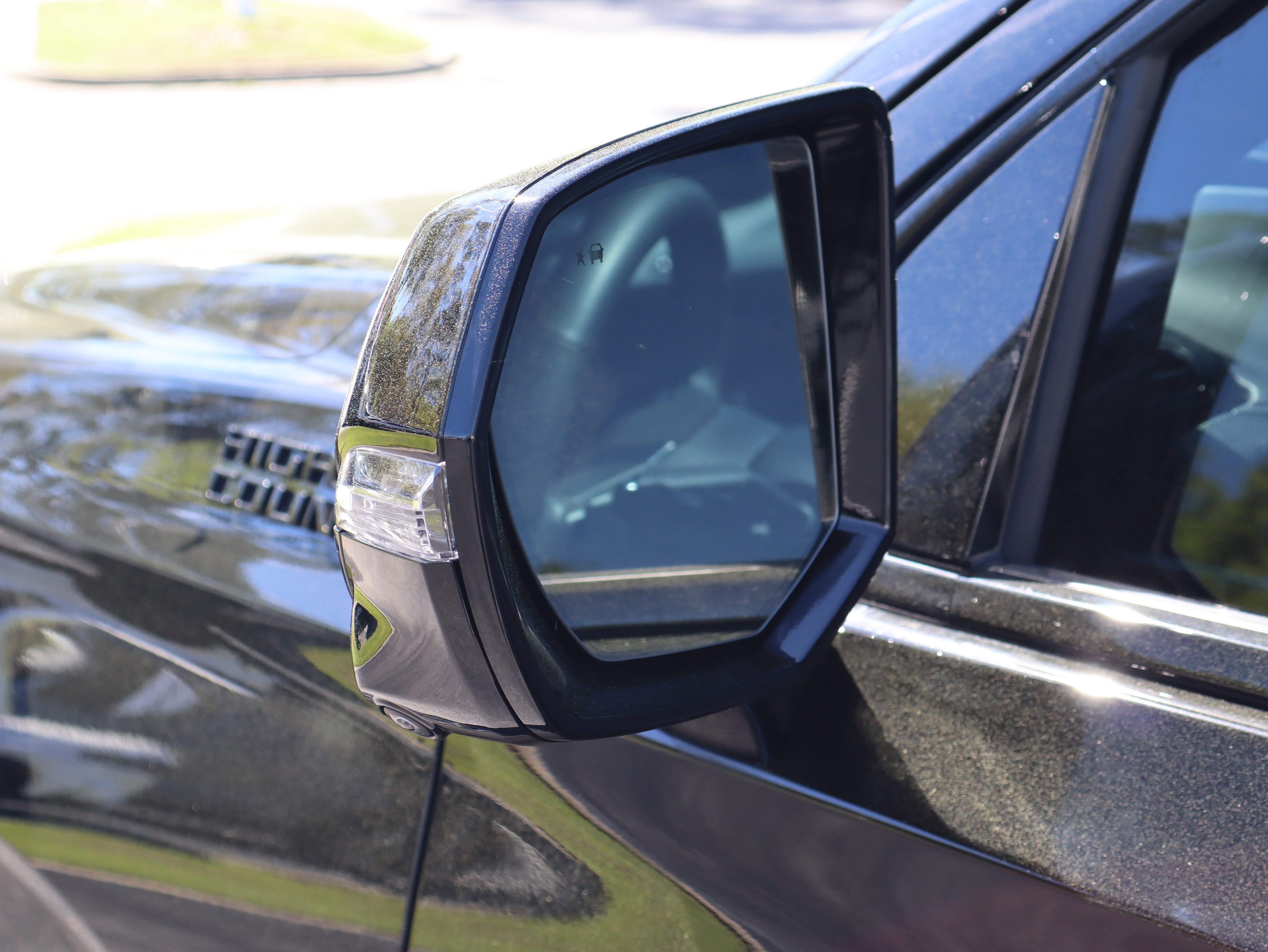 Used 2025 Chevrolet Tahoe High Country AWD/4WD image 17