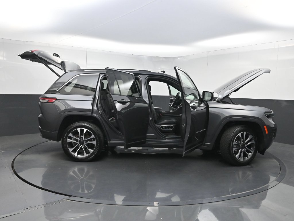 Used 2022 Jeep Grand Cherokee Overland w/ Luxury Tech Group IV RWD image 42