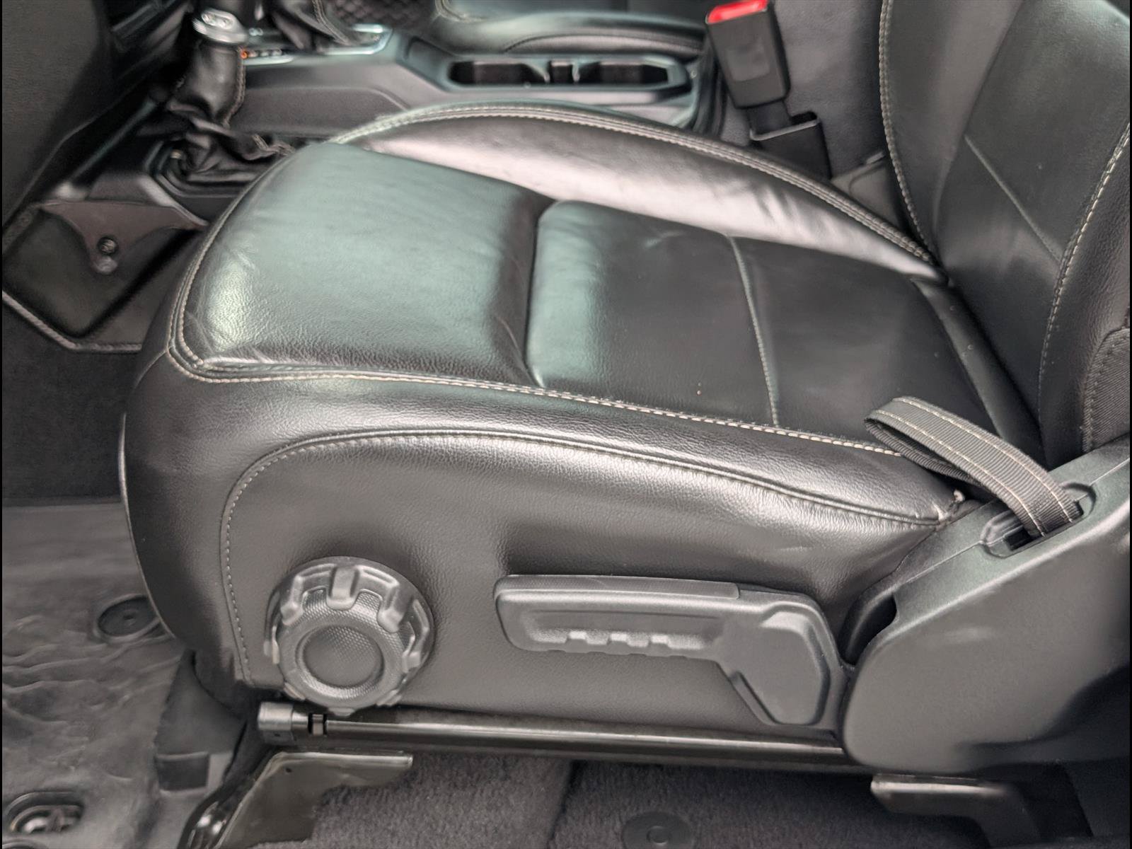 Used 2020 Jeep Gladiator Overland AWD/4WD image 11