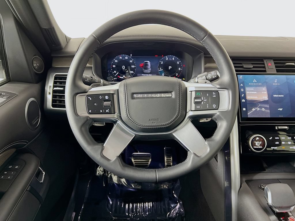 Certified 2025 Land Rover Discovery Metropolitan Edition AWD/4WD image 11