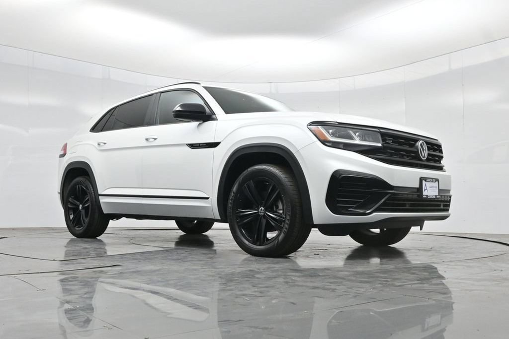Used 2023 Volkswagen Atlas Cross Sport SEL R-Line AWD/4WD image 2