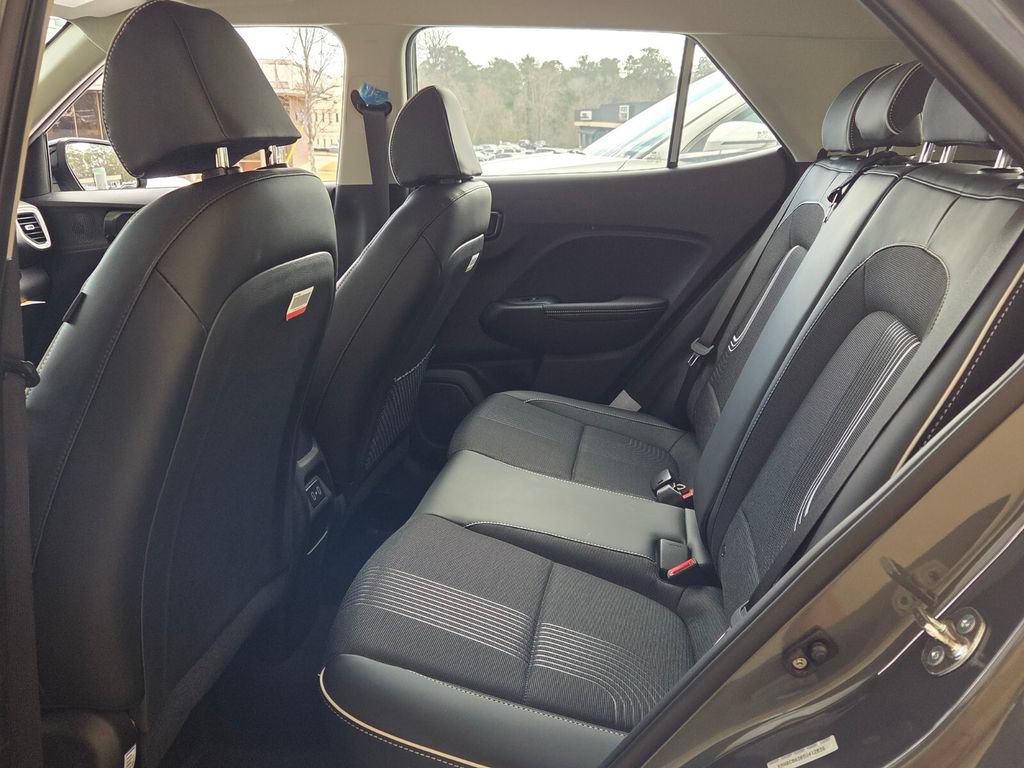 New 2025 Hyundai Venue Limited FWD image 4