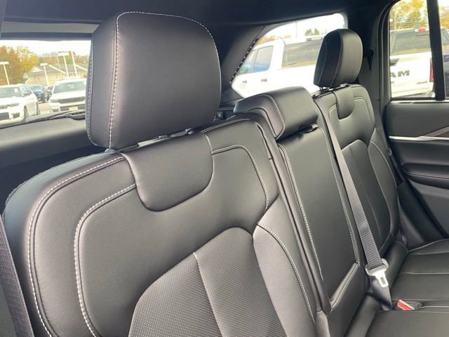 New 2025 Jeep Grand Cherokee Limited w/ Luxury Tech Group II image 35