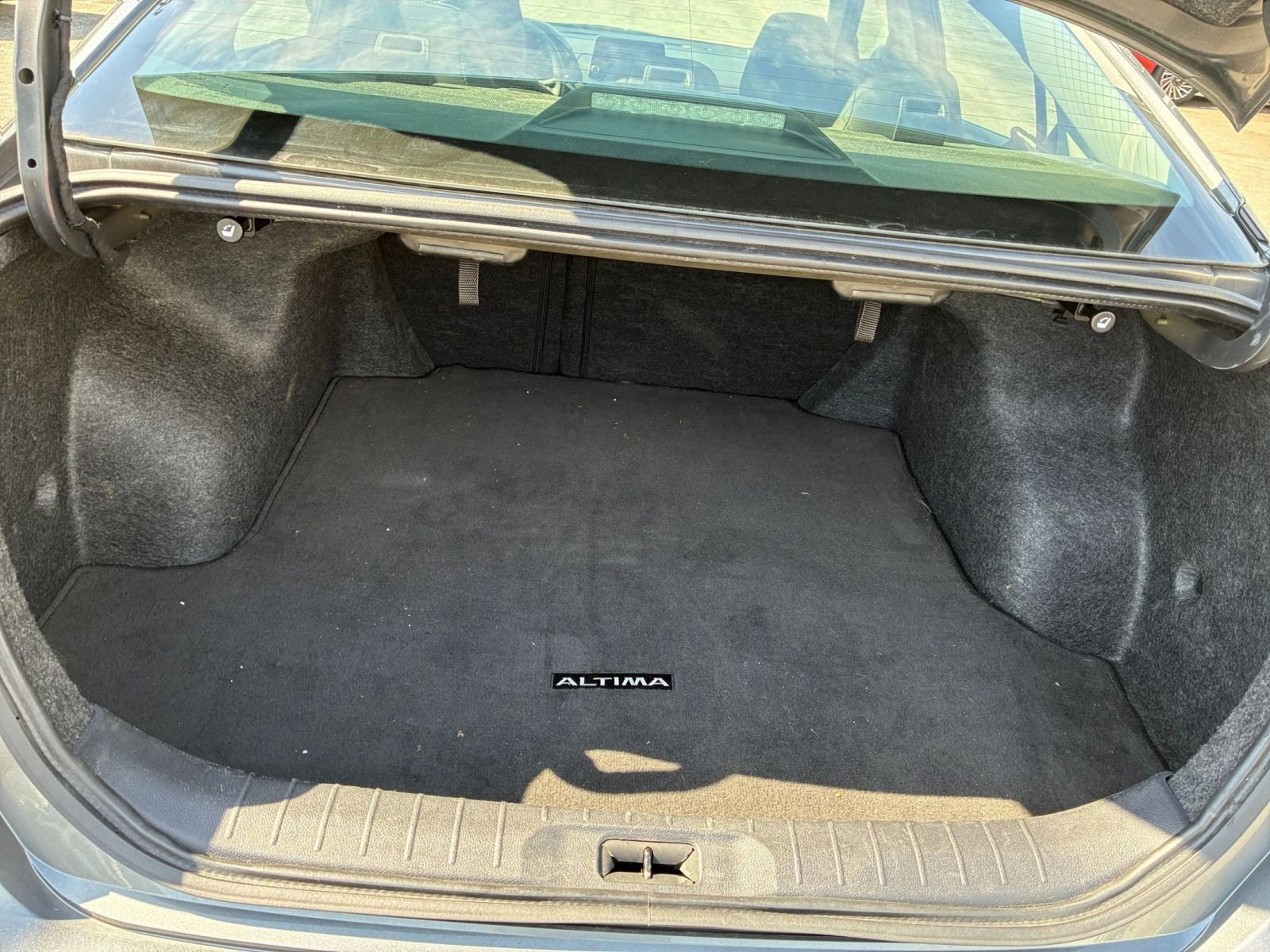 Used 2025 Nissan Altima 2.5 SV FWD image 31