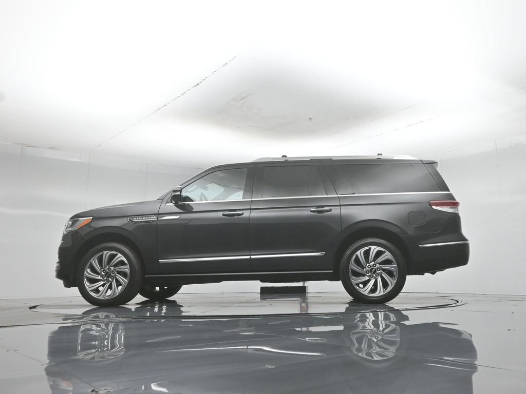 Used 2023 Lincoln Navigator L Reserve AWD/4WD image 56