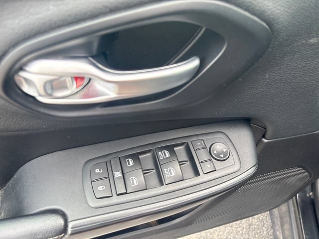 Used 2015 Jeep Cherokee Limited AWD/4WD image 16