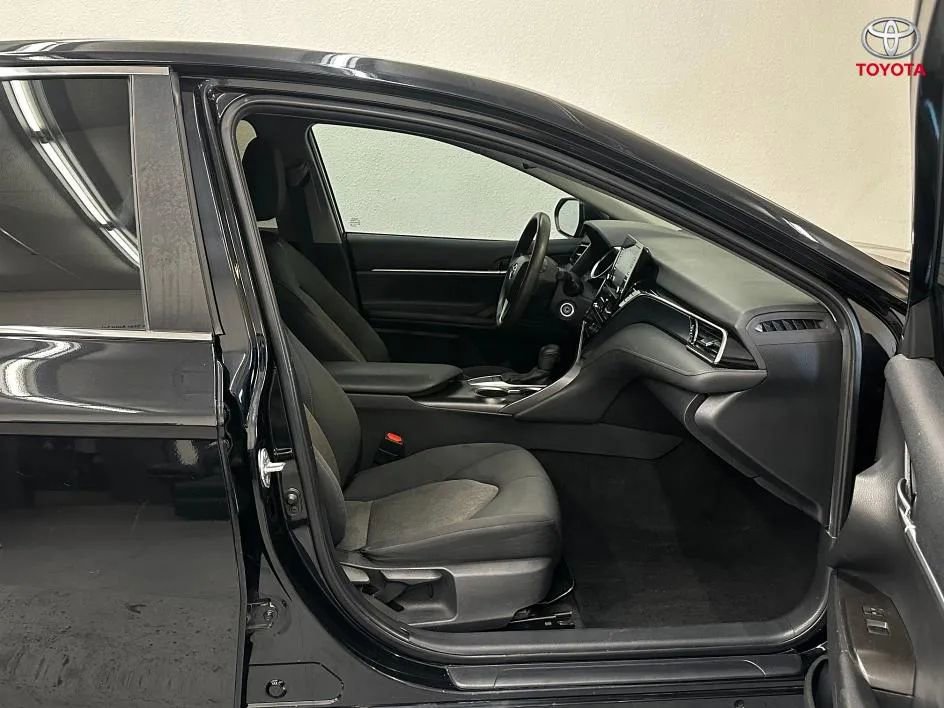 Used 2022 Toyota Camry LE FWD image 17