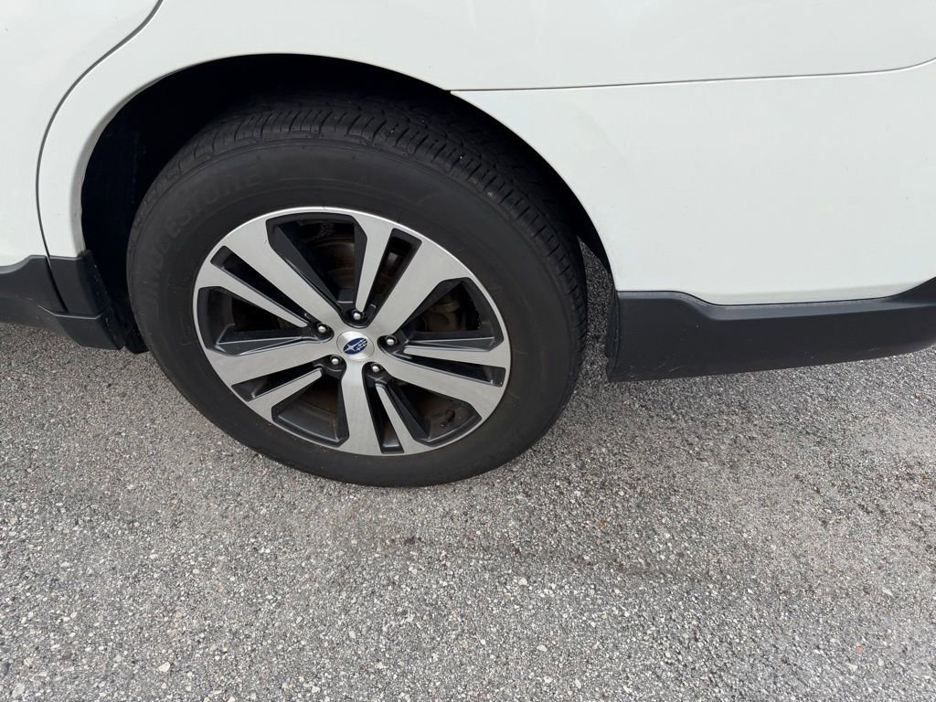 Used 2019 Subaru Outback 2.5i Limited AWD/4WD image 9