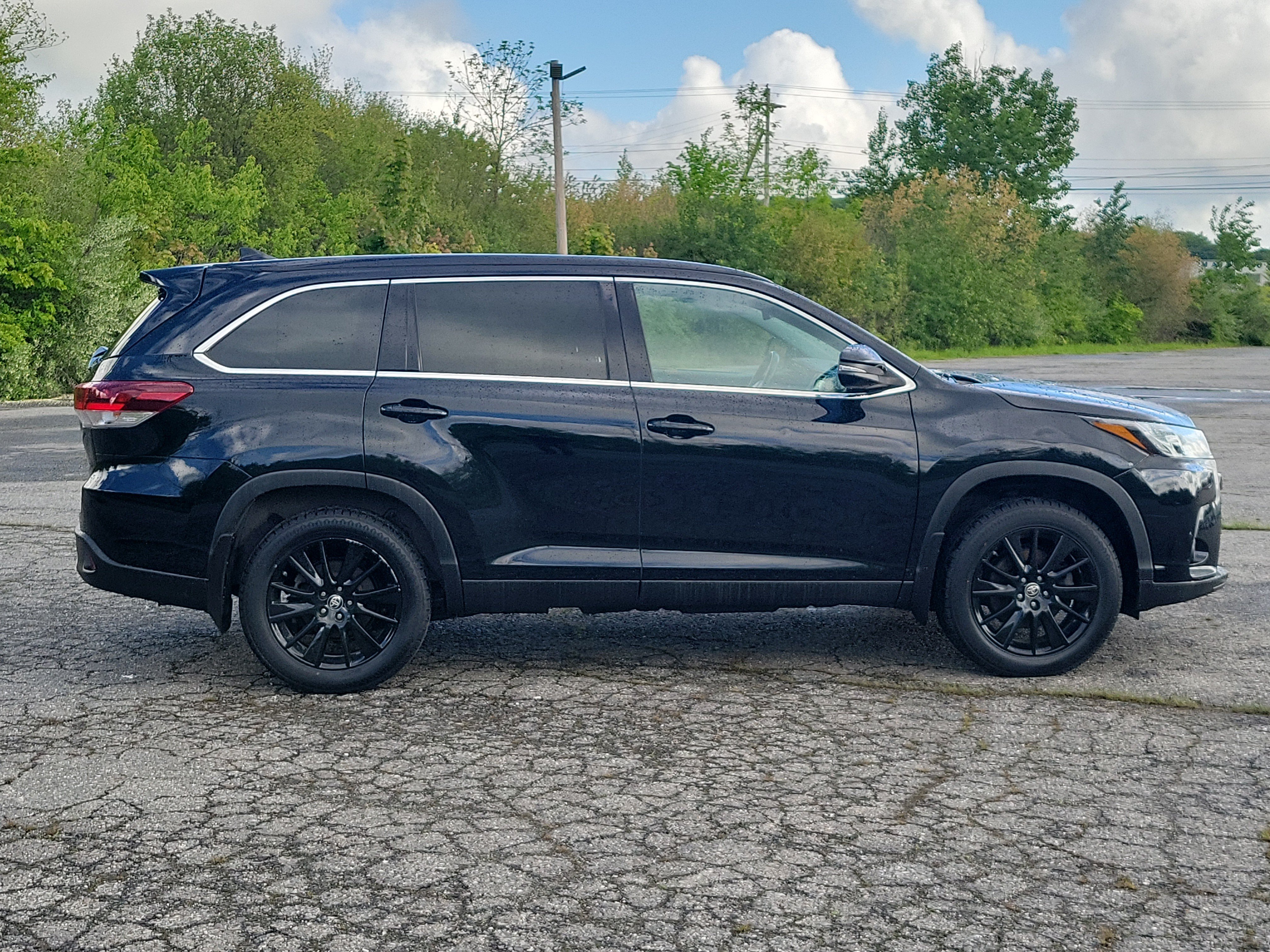 Used 2019 Toyota Highlander SE AWD/4WD image 4