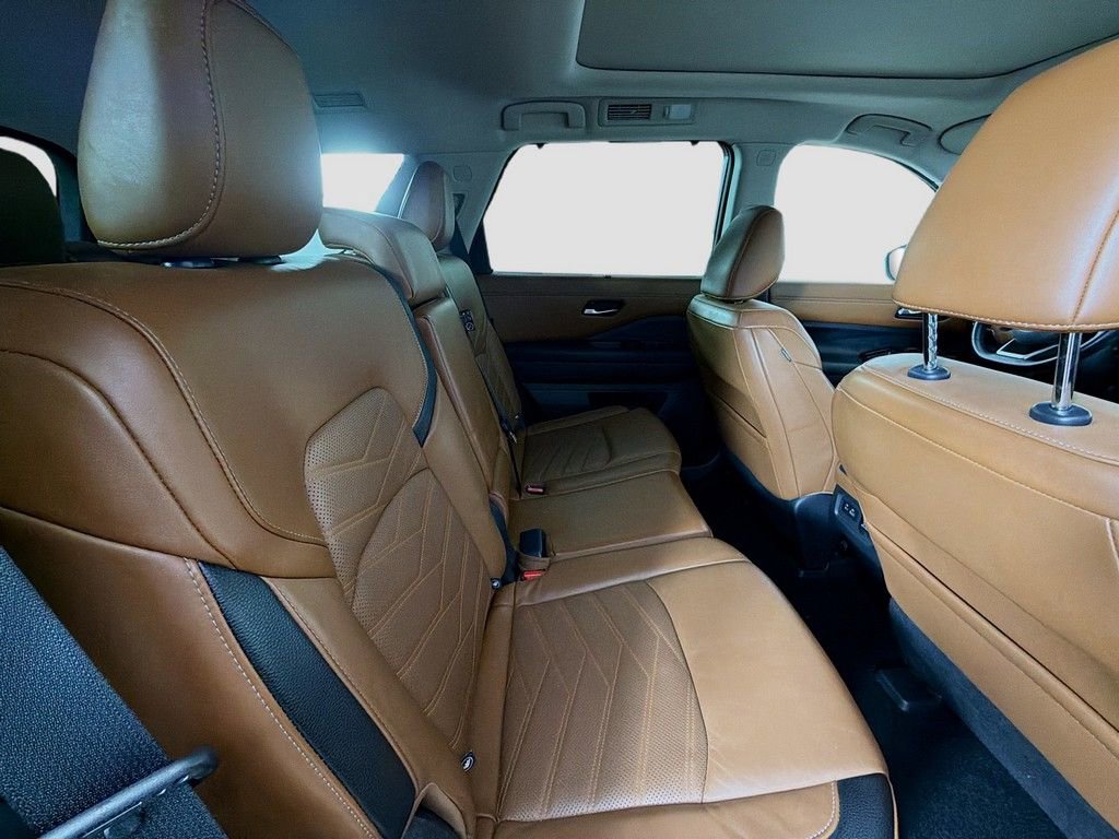 Used 2022 Nissan Pathfinder Platinum w/ Cargo Package image 29