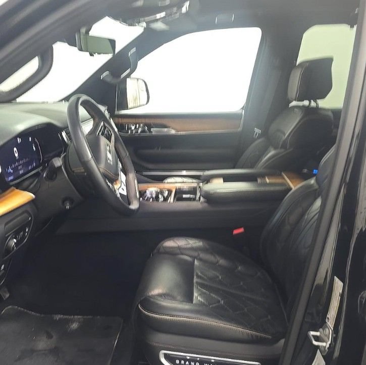 Used 2023 Jeep Grand Wagoneer L Series III AWD/4WD image 5