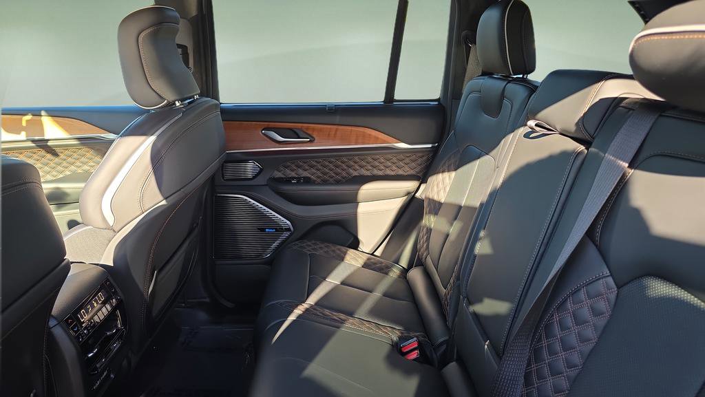 Used 2023 Jeep Grand Cherokee Summit image 27