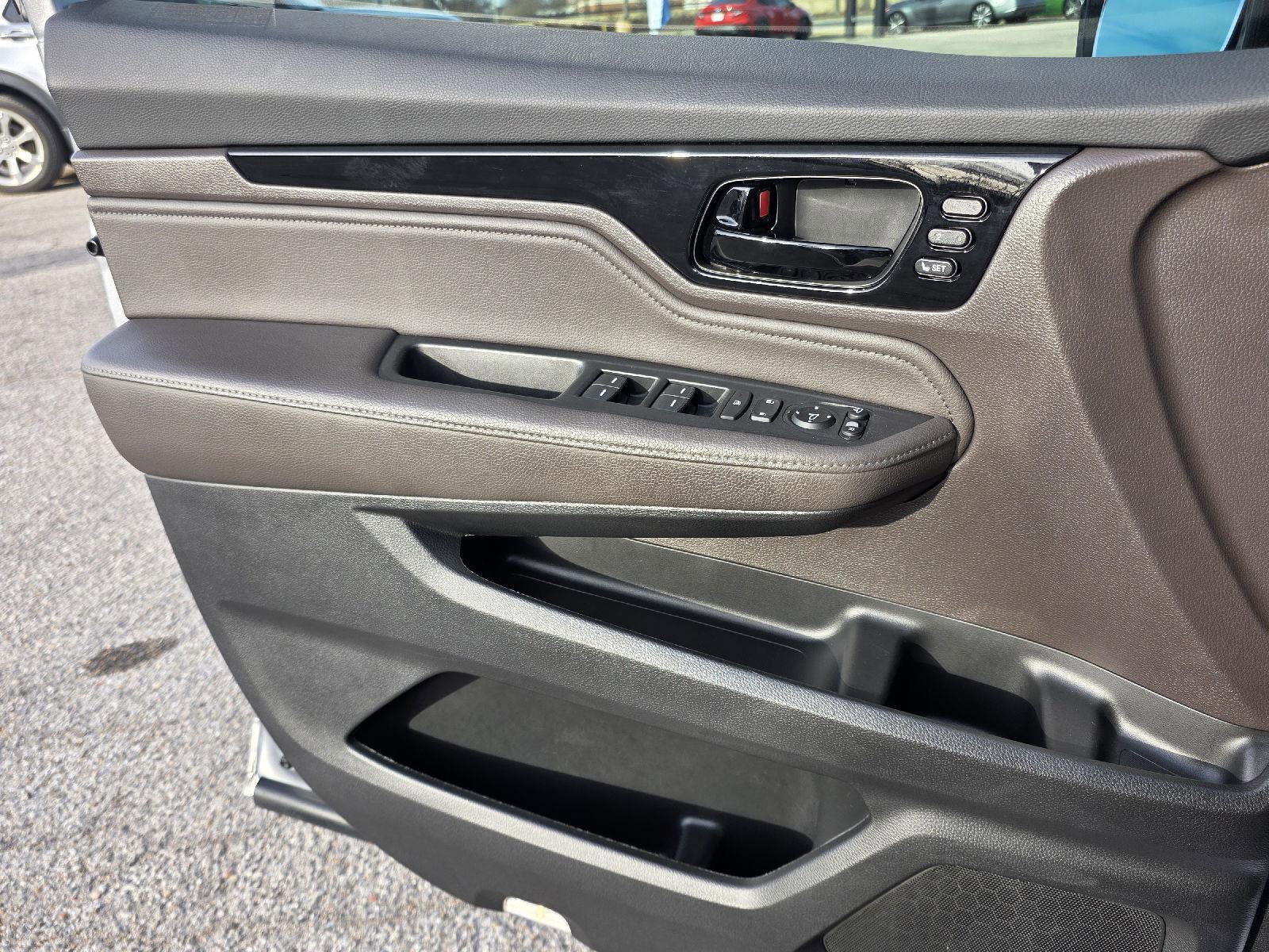 Used 2023 Honda Odyssey Elite image 40